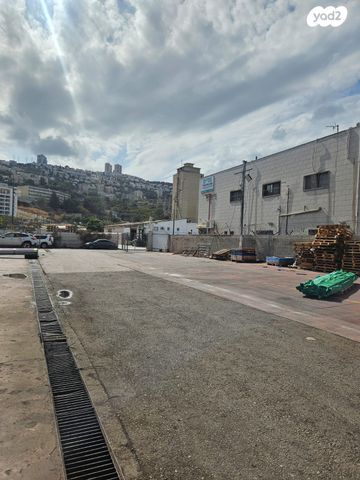 מבני תעשיה, נשר