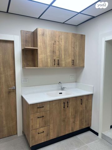 משרדים, נתנזון, שער פלמר, תחנת רכבת השמונה, חיפה