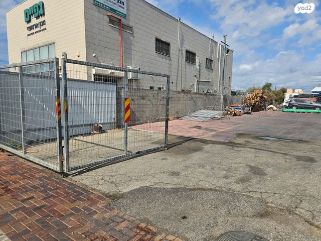 מבני תעשיה, נשר