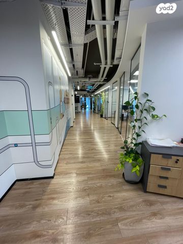 משרדים, אריאל שרון, גבעתיים