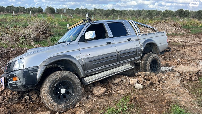 מיצובישי טרייטון / L200