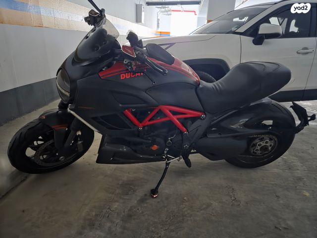 דוקאטי דיאבל קרבון