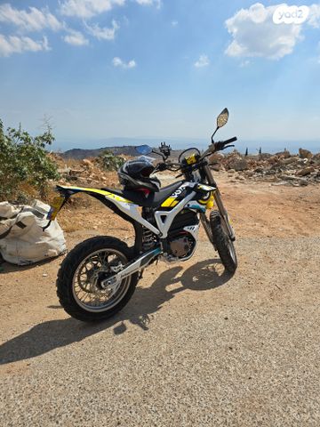 סורון סטרום בי