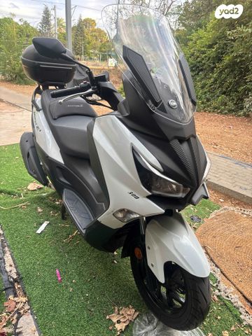 מודעת רכב סאן יאנג ג'וי-מקס Z-300