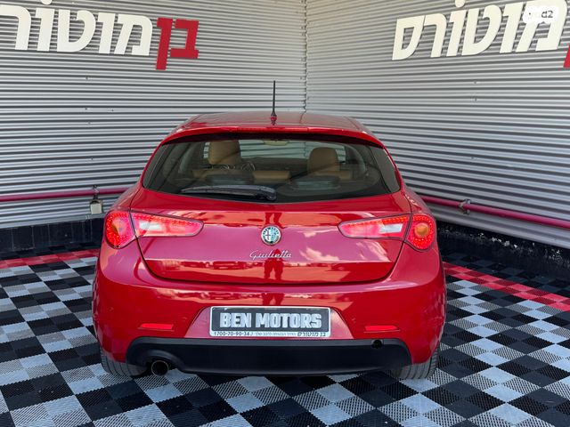 אלפא רומיאו ג'ולייטה