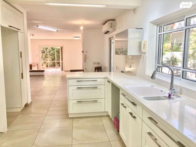 דו משפחתי, המייסדים 29, קזן, רעננה