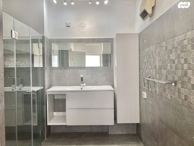 דו משפחתי, המייסדים 29, קזן, רעננה