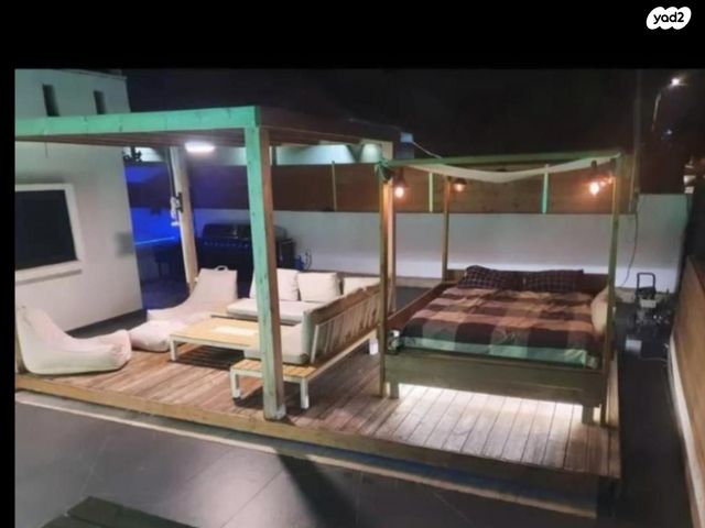 דו משפחתי, רש"י 13, שלמה, חדרה