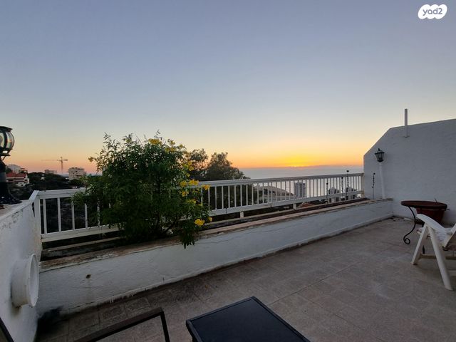 גג/ פנטהאוז, הרדוף 17, כרמל מערבי, חיפה