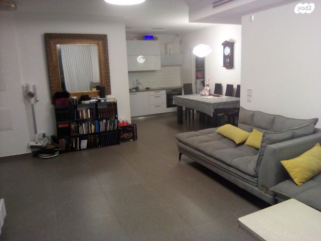 דירה, שדרות הרצל 28, נאות שמיר, יבנה