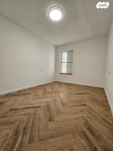 דו משפחתי, אפרים לוזון 55, נווה מנחם, באר שבע