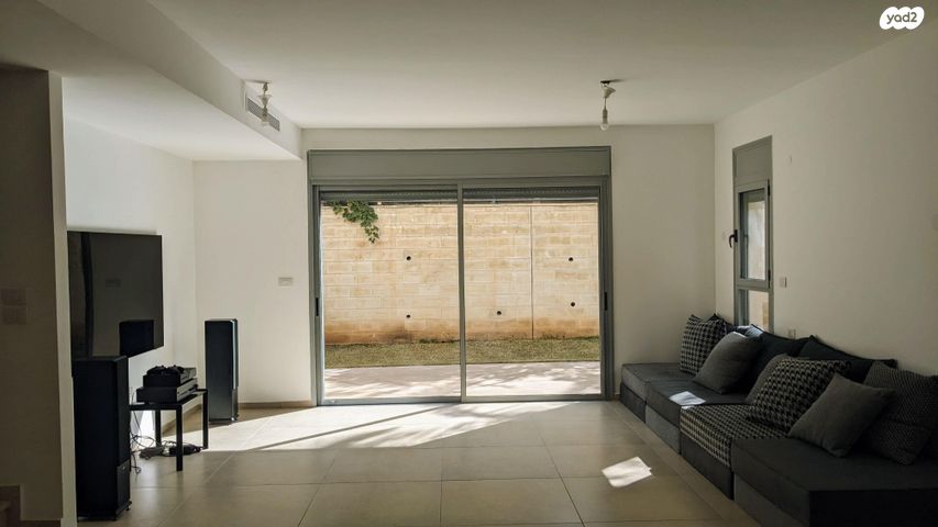 דו משפחתי, עוזי חיטמן 7, פסגות אפק, ראש העין