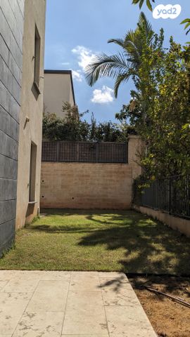 דו משפחתי, עוזי חיטמן 7, פסגות אפק, ראש העין