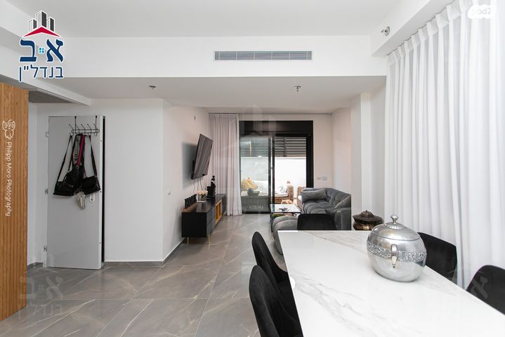 דירת גן, אצ"ל, שז"ר / דקר, טירת כרמל