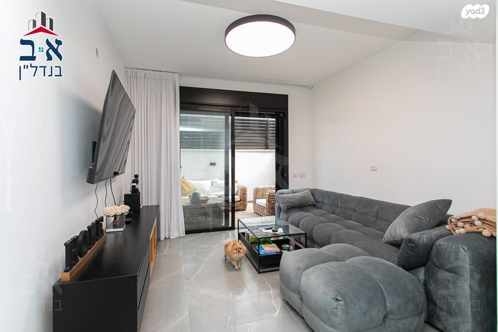 דירת גן, אצ"ל, שז"ר / דקר, טירת כרמל