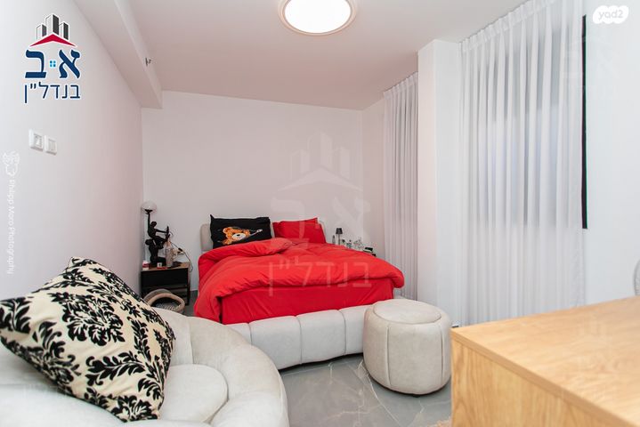 דירת גן, אצ"ל, שז"ר / דקר, טירת כרמל