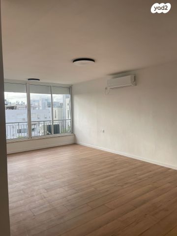 דירה, אברבנאל, רמב"ם, ראשון לציון