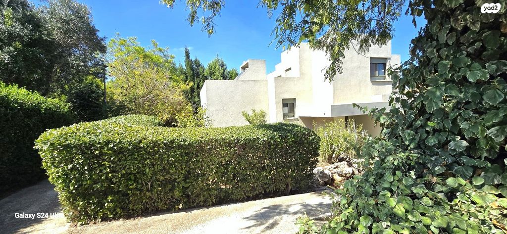 בית פרטי/ קוטג', שכניה