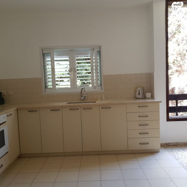 גג/ פנטהאוז, בן ציון דינור, הרצליה הירוקה, נווה עובד, הרצליה