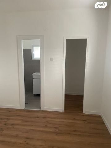 דירה, אברבנאל, רמב"ם, ראשון לציון