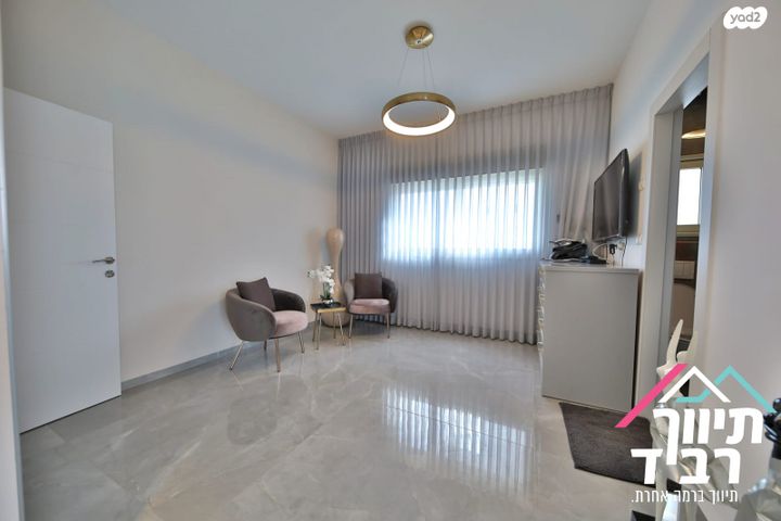 גג/ פנטהאוז, גבעת אלונים, קרית אתא