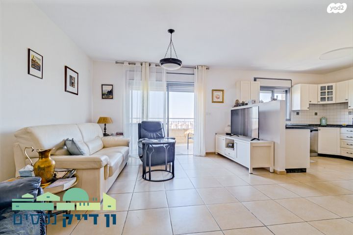 דירה, אליהו קורן, חומת שמואל, הר חומה, ירושלים