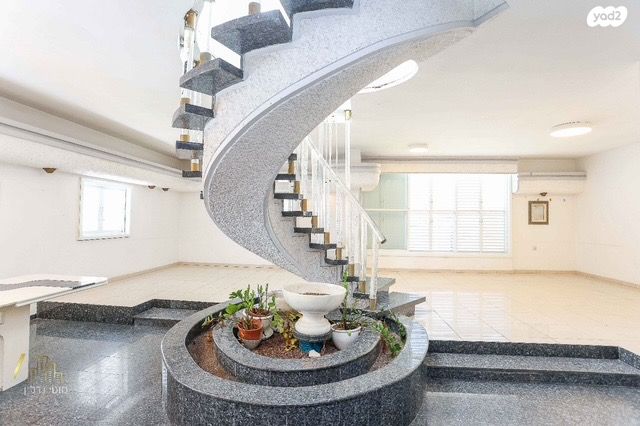 גג/ פנטהאוז, ארלוזורוב, גבעתיים