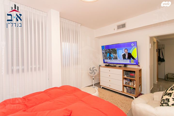 דירת גן, אצ"ל, שז"ר / דקר, טירת כרמל