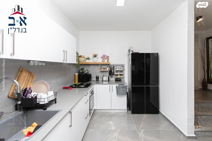 דירת גן, אצ"ל, שז"ר / דקר, טירת כרמל