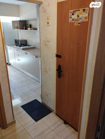 דירה, החרוב, המיסדים, כרמיאל