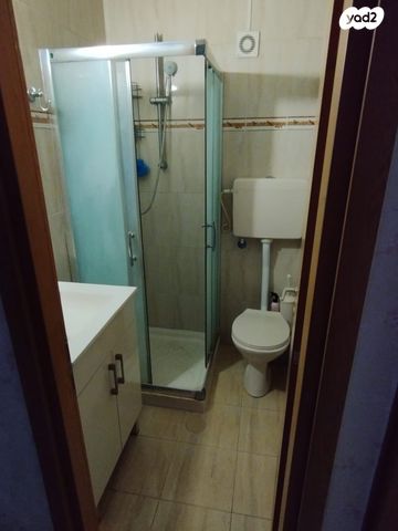 דירה, החרוב, המיסדים, כרמיאל