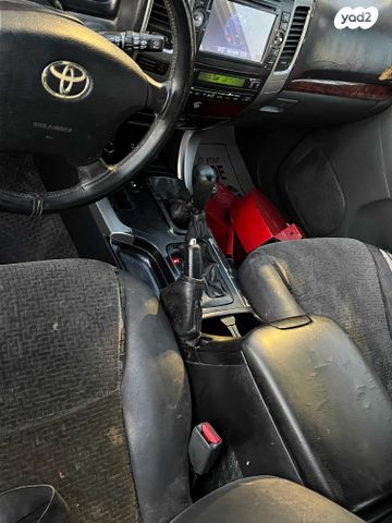 טויוטה לנד קרוזר