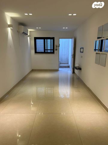 יחידת דיור, הרצוג 1, גני אזור, אזור