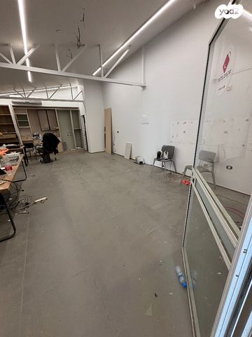 מבני תעשיה, הרימון 39, עזריאל, עזריאל