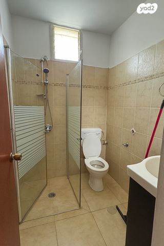 יחידת דיור, חיים לסקוב, יגאל אלון, קרית מלאכי