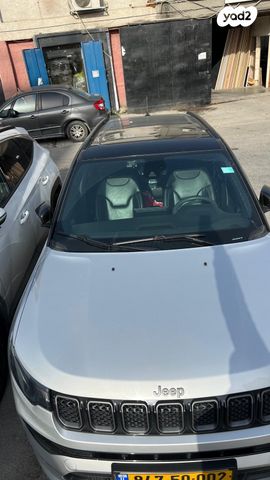 מודעת רכב ג'יפ קומפאס