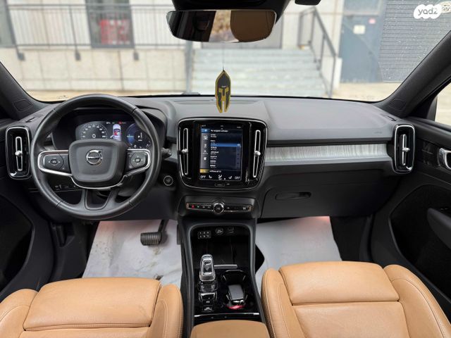 וולוו XC40