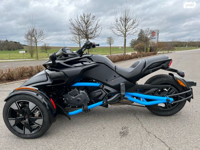 מודעת רכב bombardier Can Am Spyder