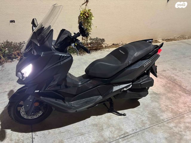 סאן יאנג קרוזים 300