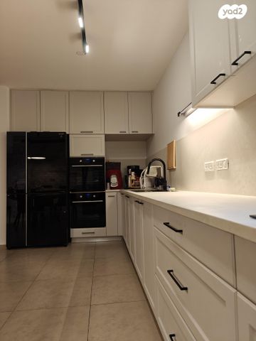 שדרות הרצל 4