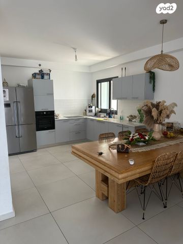 דירה, דולפין 2, גלי כרמל, טירת כרמל