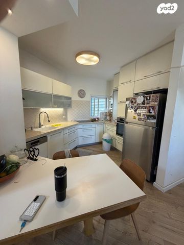 דופלקס, הסחלב 15, קרית הפרחים - 2005, רעננה