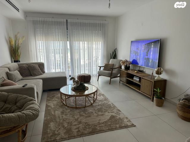 דירה, דולפין 2, גלי כרמל, טירת כרמל