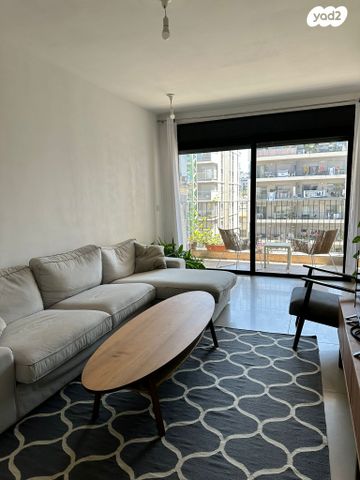 דירה, יואב 18, חרוזים, רמת גן