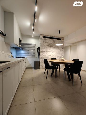 דירה, שדרות הרצל 4, נאות שמיר, יבנה