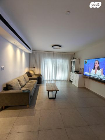 דירה, שדרות הרצל 4, נאות שמיר, יבנה