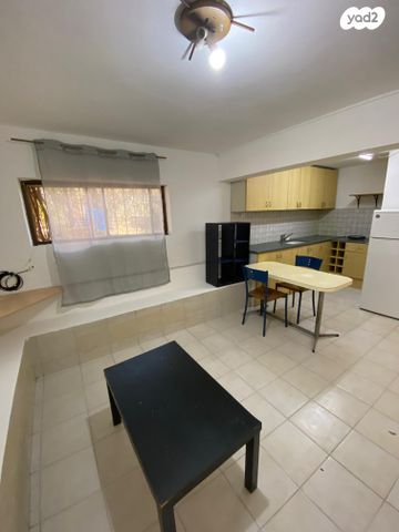 קמיל הויסמנס 22