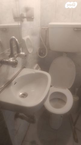 מרתף/ פרטר, הרב ברודי 8, קרית שמואל, ירושלים