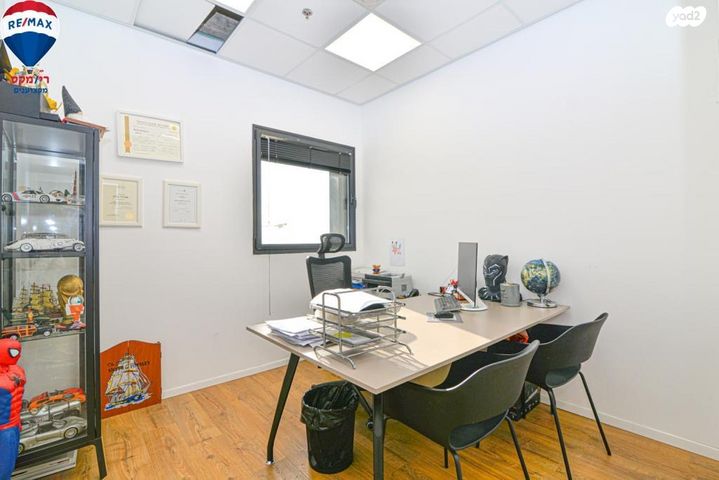 משרדים, אחד העם 9, מרכז העיר, חדרה