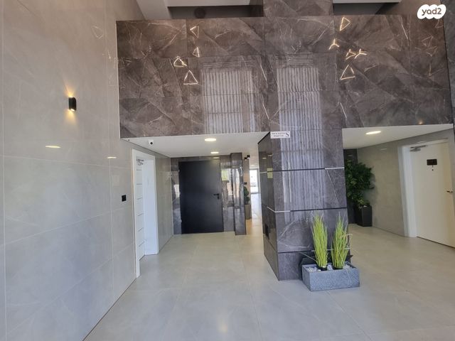 דירה, יצחק שמיר, נווה שרון / שער העיר, נתיבות